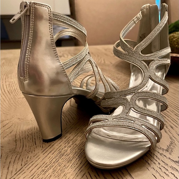Ladies size 9 1/2 silver High heal shoes - Picture 1 of 2